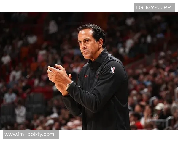 斯波称赞拉松在球队中的重要作用强调攻防中默默奉献的辛勤付出